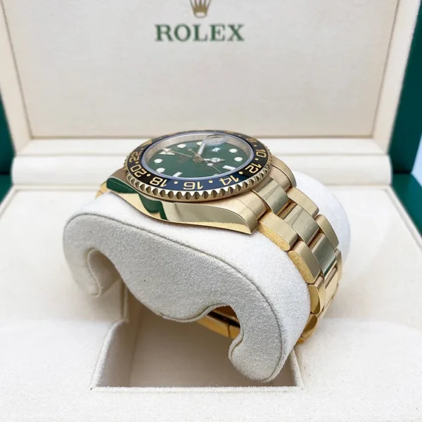 Rolex GMT-Master II 40mm 116718 Green Dial - Image 2