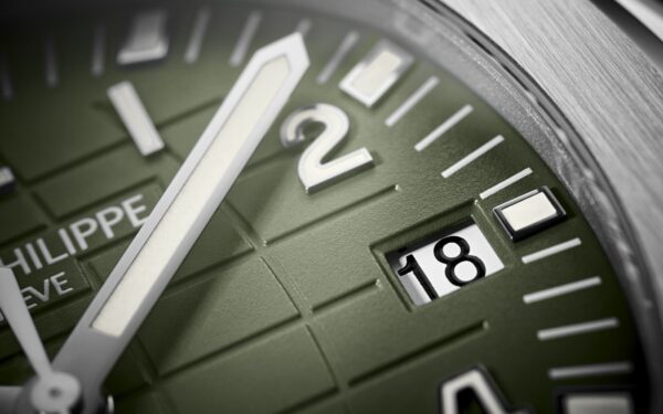 Patek Philippe Aquanaut Jumbo Date, Sweep Seconds, 18k White Gold, 42,2 mm, Ref# 5168G-010 - Image 5