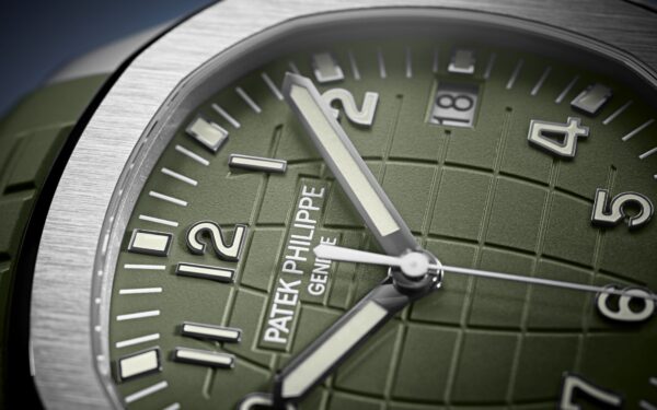 Patek Philippe Aquanaut Jumbo Date, Sweep Seconds, 18k White Gold, 42,2 mm, Ref# 5168G-010 - Image 4