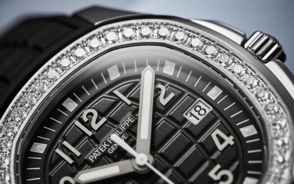 Patek Philippe Aquanaut Luce, Stainless Steel, 38,8mm, Ref# 5267/200A-001 - Image 4