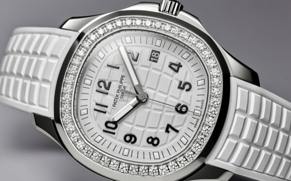 Patek Philippe Aquanaut Luce, Stainless Steel, 38,8mm, Ref# 5267/200A-010 - Image 4