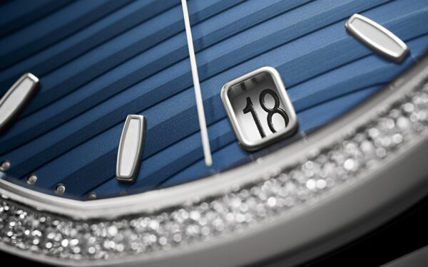 Patek Philippe Nautilus Ladies Automatic Watch, Stainless Steel and Diamonds, 35,2mm, Ref# 7118/1200A-001 - Image 7