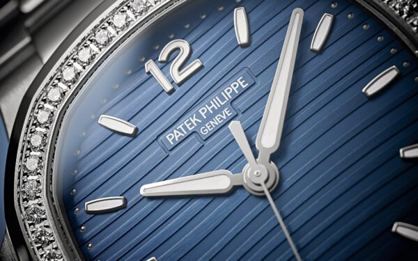 Patek Philippe Nautilus Ladies Automatic Watch, Stainless Steel and Diamonds, 35,2mm, Ref# 7118/1200A-001 - Image 4