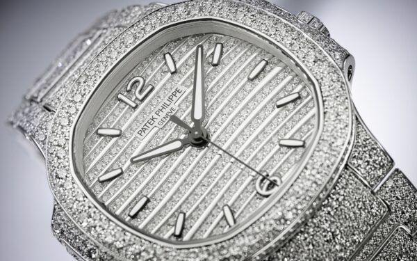 Patek Philippe Nautilus Haute Joaillerie Ladies Automatic Watch, 18K White Gold and Diamonds, 35,2mm, Ref# 7118/1450G-001 - Image 4