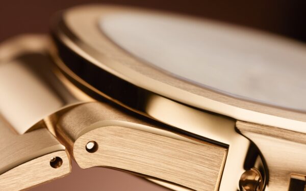 Patek Philippe Nautilus Ladies Automatic Watch, 18k Rose Gold, 35,2mm, Ref# 7118/1R-001 - Image 5