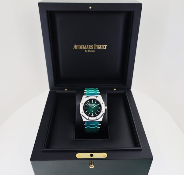 Audemars Piguet Royal Oak Jumbo Extra-Thin Platinum 39mm Green 16202PT.OO.1240PT.01 - Image 3