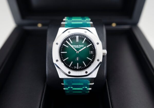 Audemars Piguet Royal Oak Jumbo Extra-Thin Platinum 39mm Green 16202PT.OO.1240PT.01 - Image 2