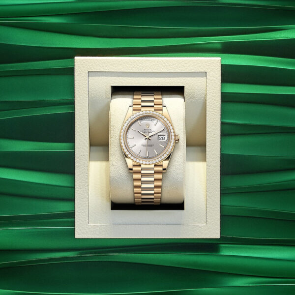 Rolex Day-Date 40, 18k Yellow Gold with Diamond-set, 40mm, Ref# 228348rbr-0042 - Image 7